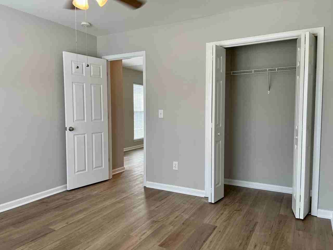1027 Glencroft Dr - Photo 7 of 10