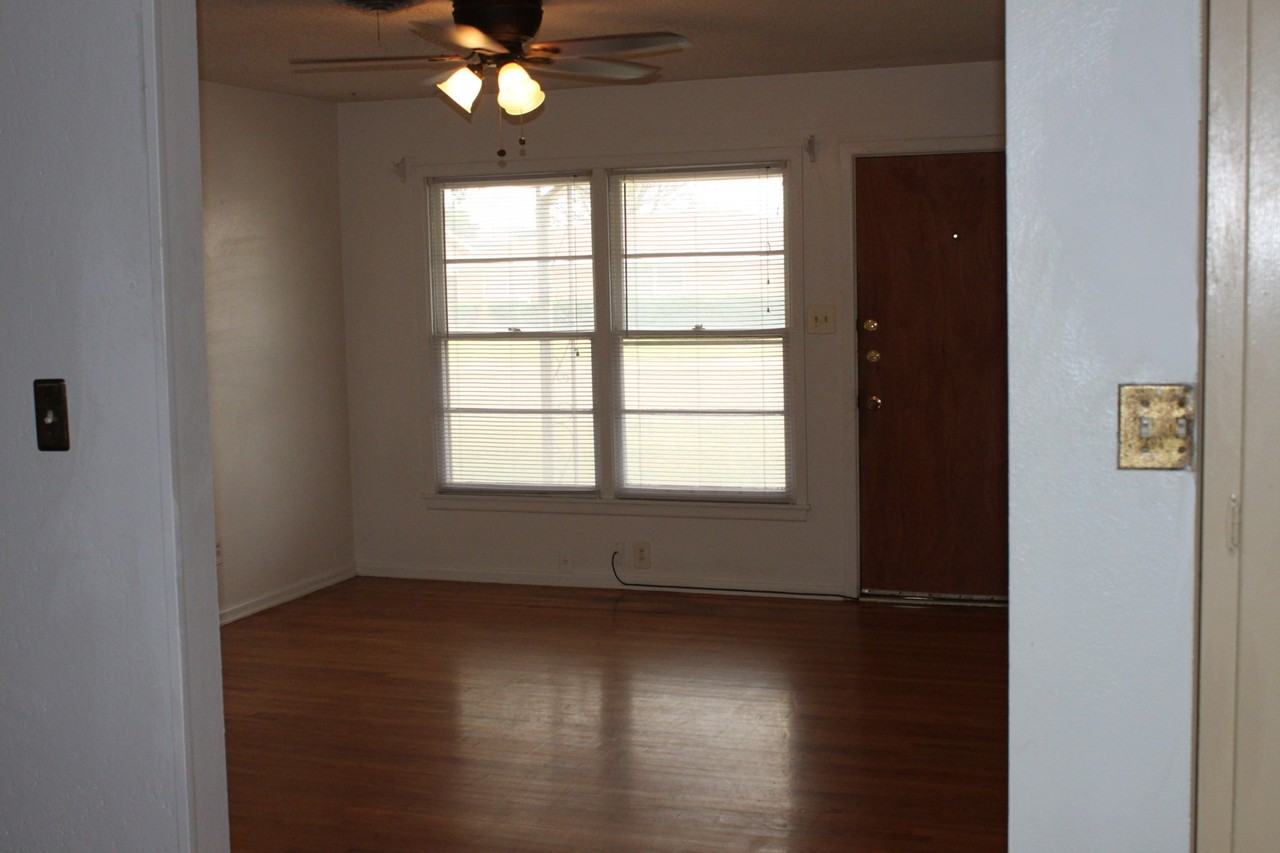 2612 49th St - Photo 4 of 27