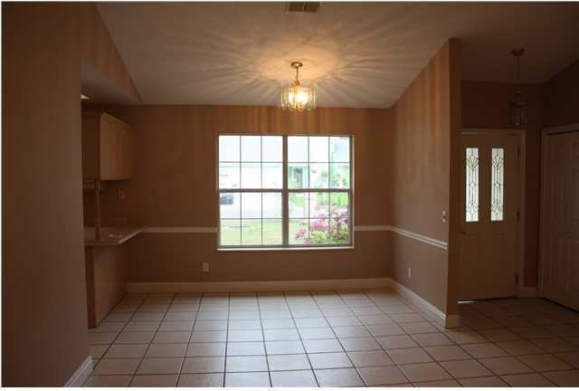 901 Pelican Pl - Photo 4 of 8