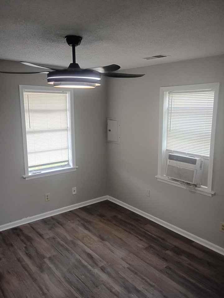 1618 Pennsylvania St - Photo 2 of 9