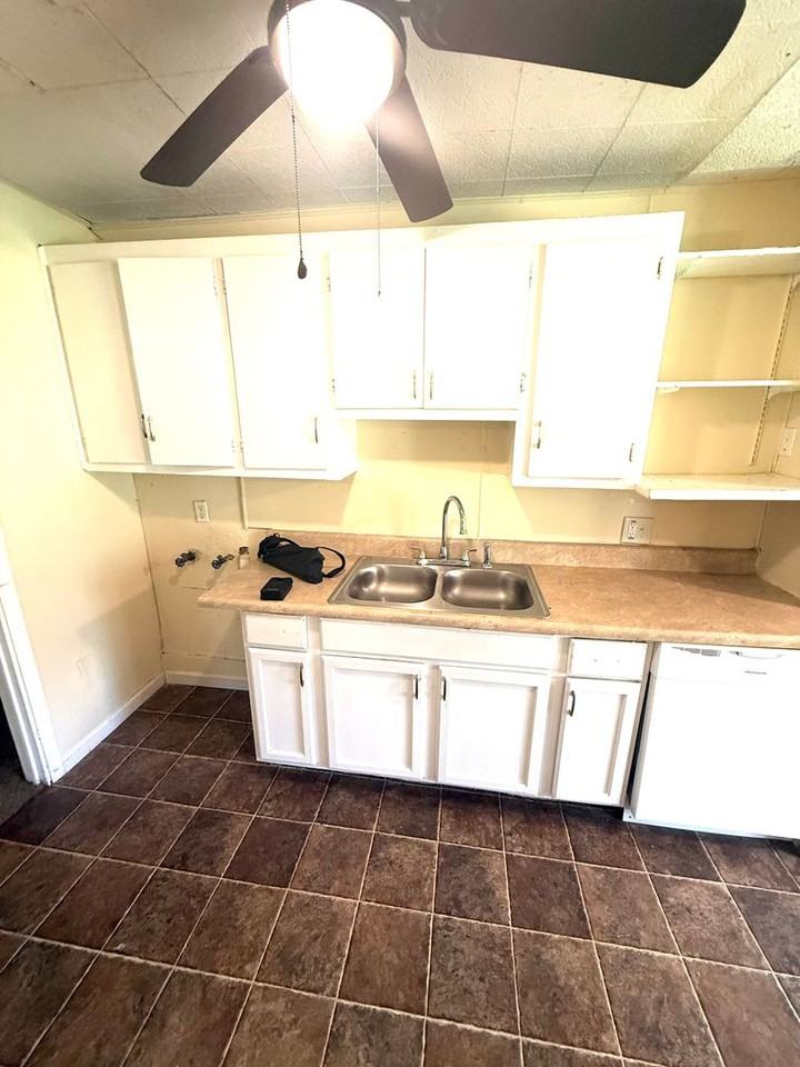 2401 Overhill Rd - Photo 7 of 13