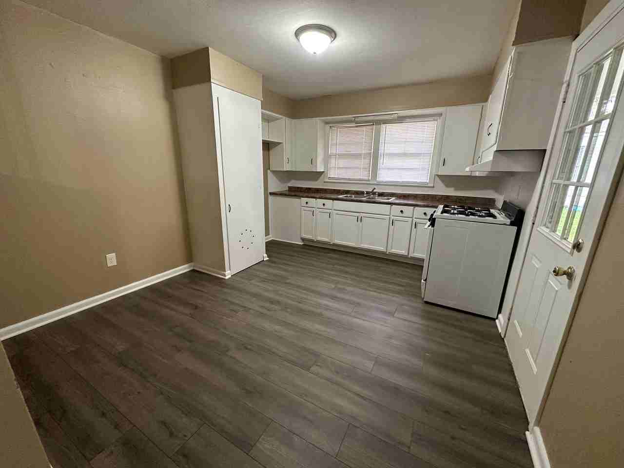 2317 Walnut St - Photo 3 of 8