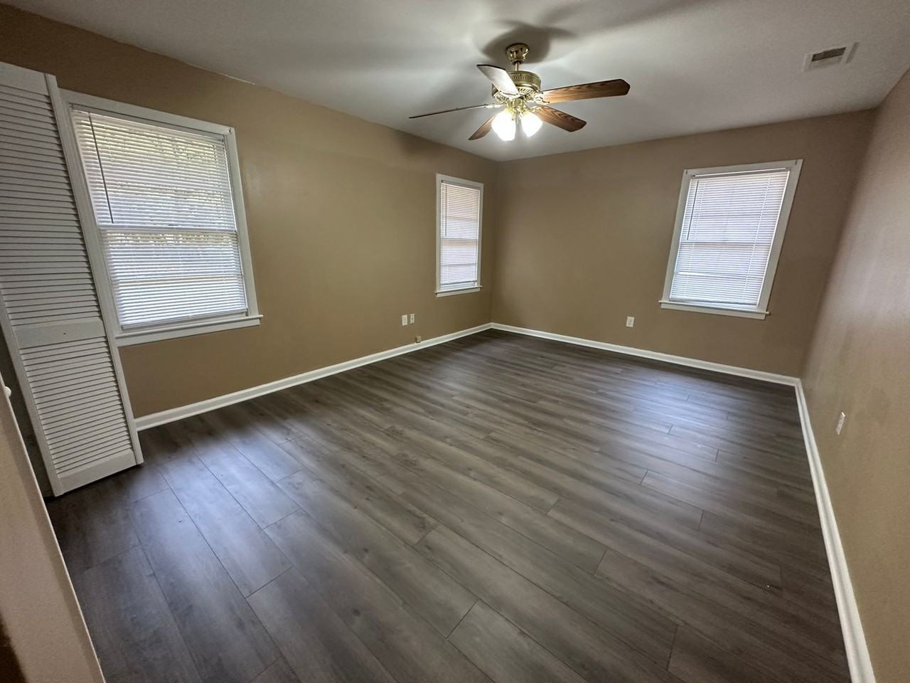 2317 Walnut St - Photo 6 of 8