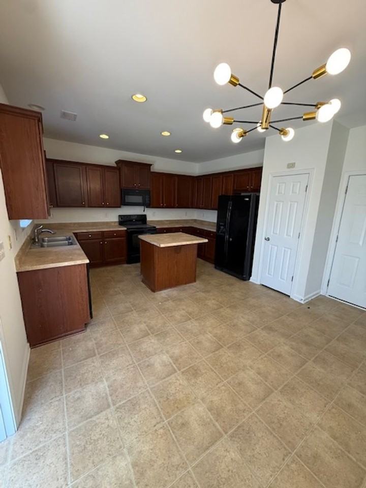 6423 Hermsley Rd - Photo 3 of 25