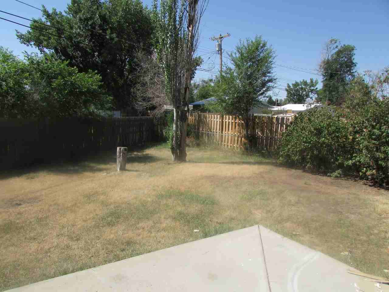 825 E Meade St - Photo 2 of 9