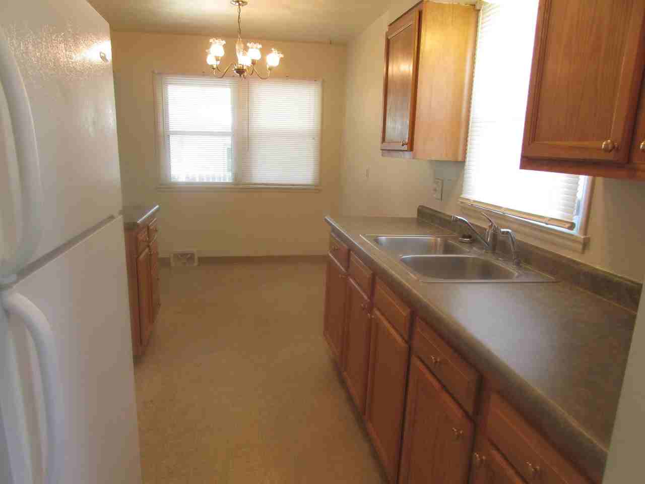 825 E Meade St - Photo 6 of 9