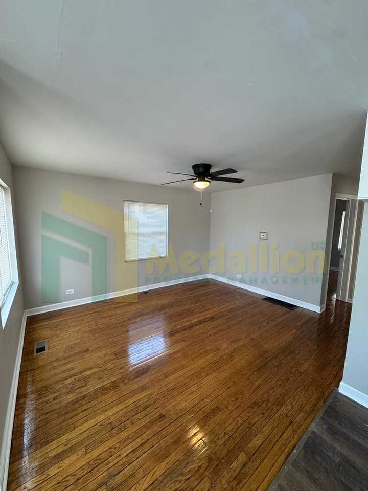 9648 S Yale Ave - Photo 3 of 18