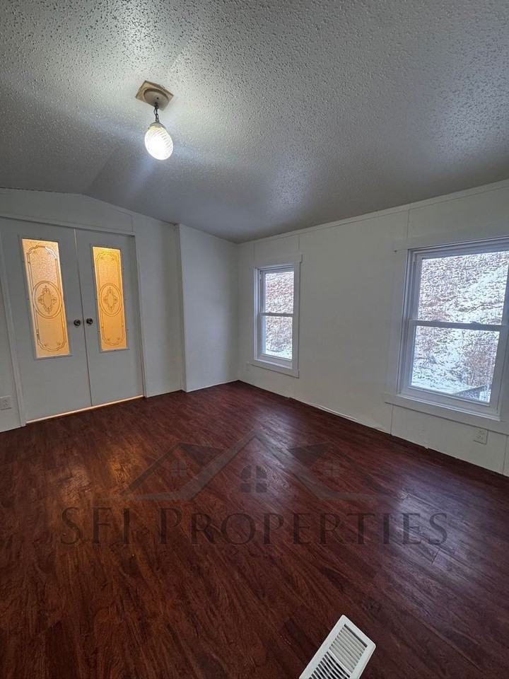 10576 Gavers Rd - Photo 5 of 10