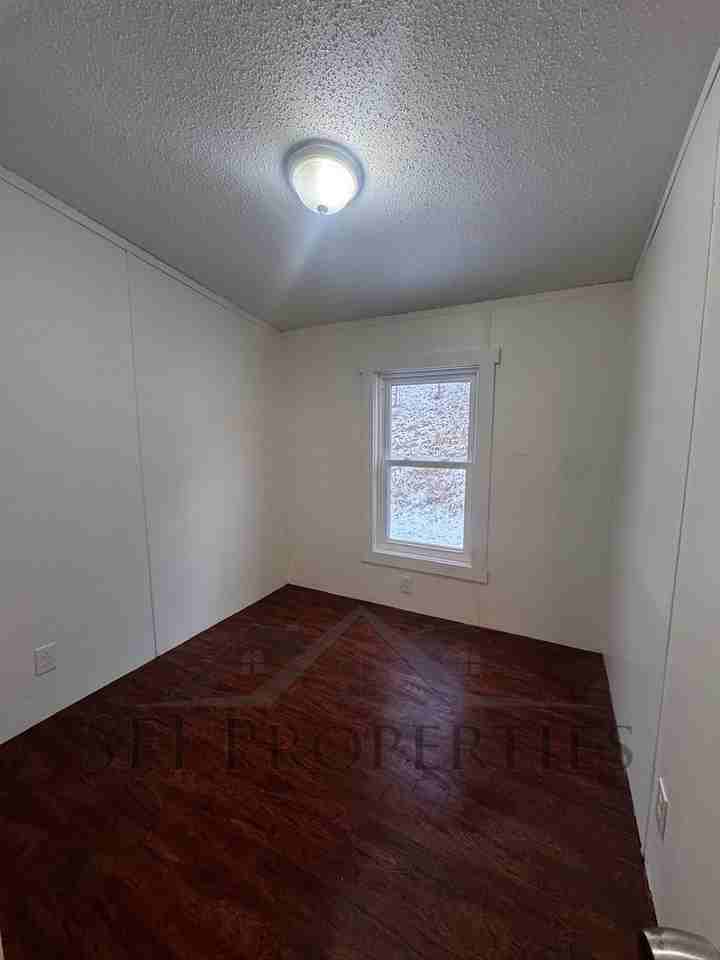 10576 Gavers Rd - Photo 6 of 10