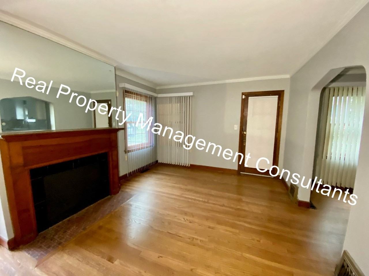 1716 E 77th Ter - Photo 3 of 20