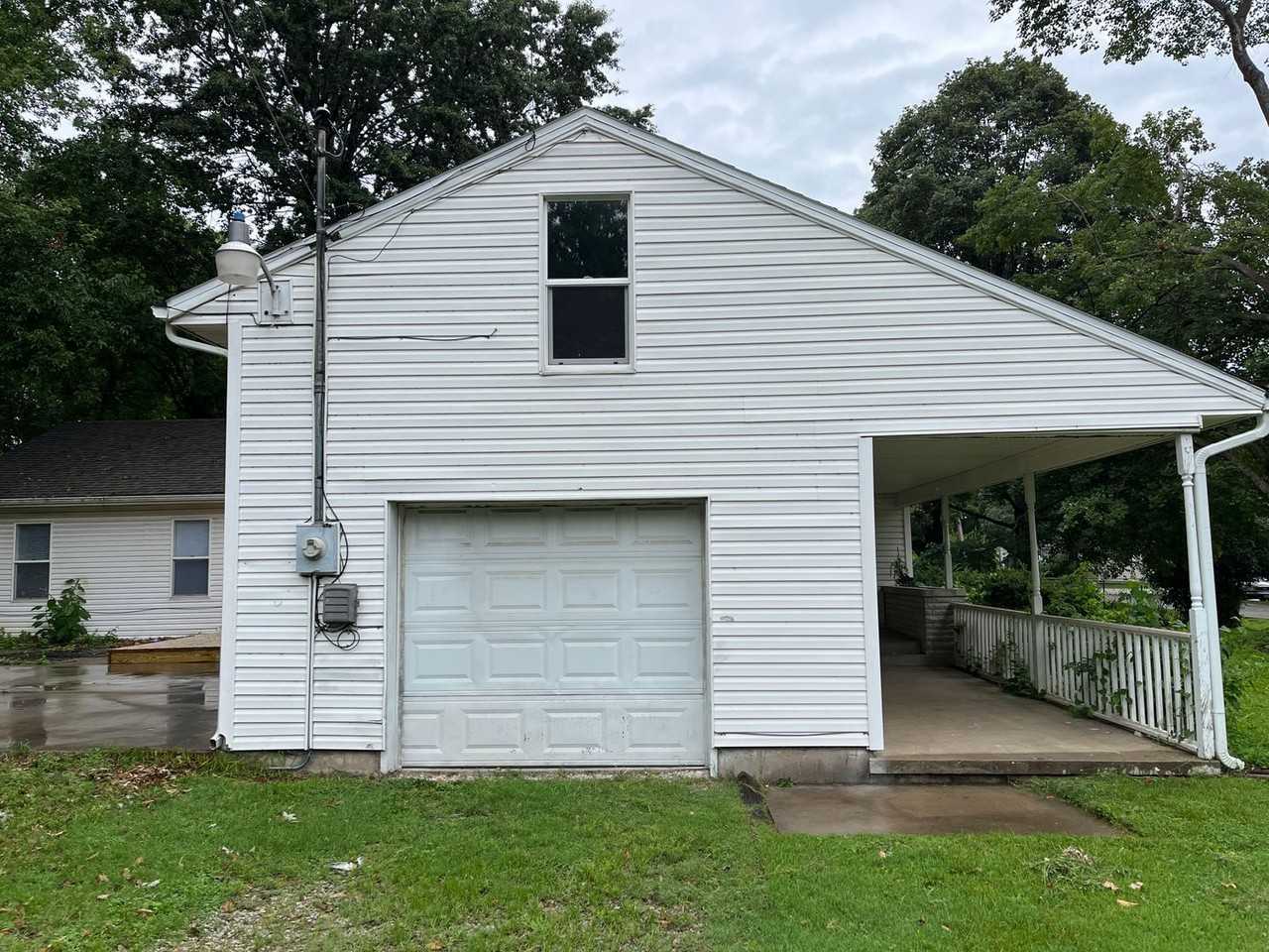 2229 S Grant Ave - Photo 3 of 19