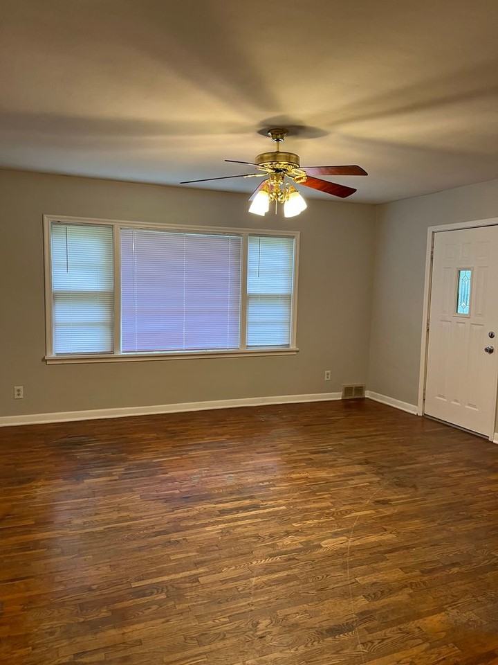 2229 S Grant Ave - Photo 4 of 19