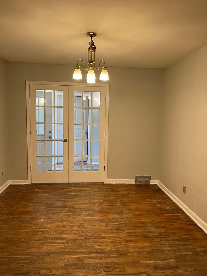 2229 S Grant Ave - Photo 5 of 19