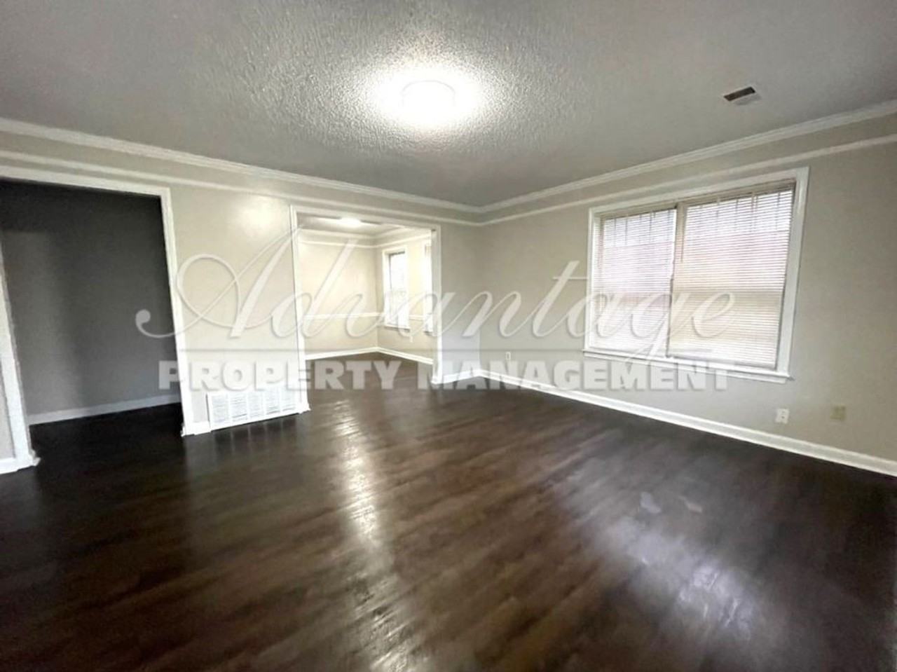 2583 Derbyshire Ave - Photo 5 of 15