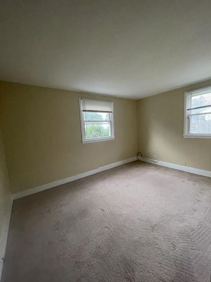 2421 Hollywood Pl - Photo 5 of 6