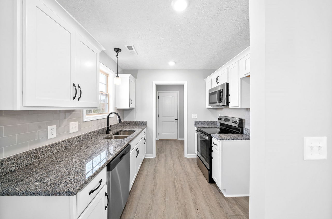 829 Southside Rd - Photo 2 of 24