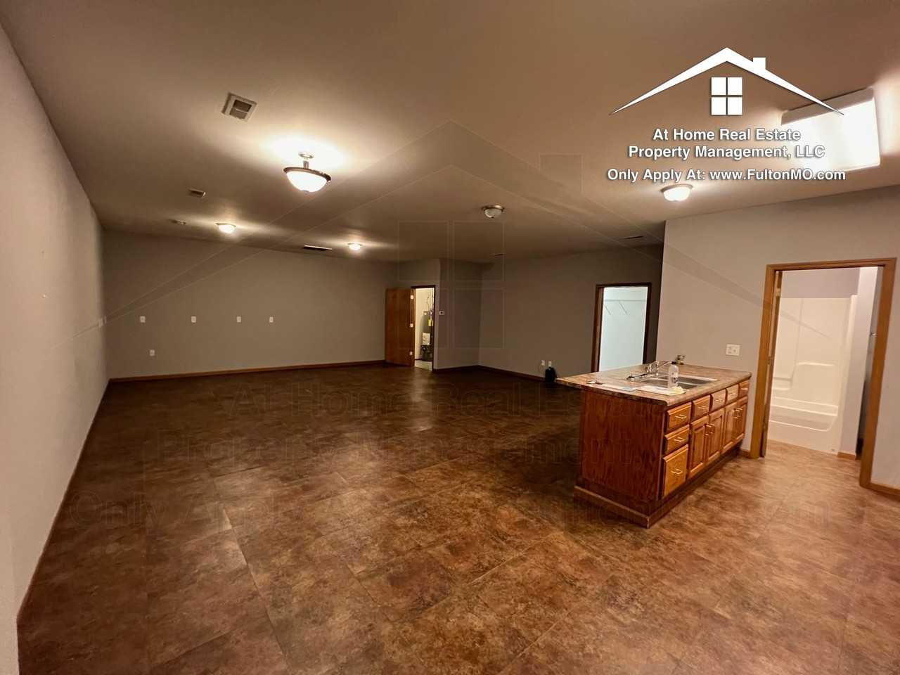 2606 N Bluff St - Photo 2 of 13