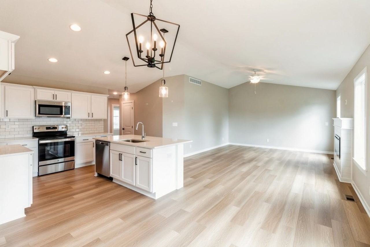 2517 Nw Woodbury Dr - Photo 3 of 16