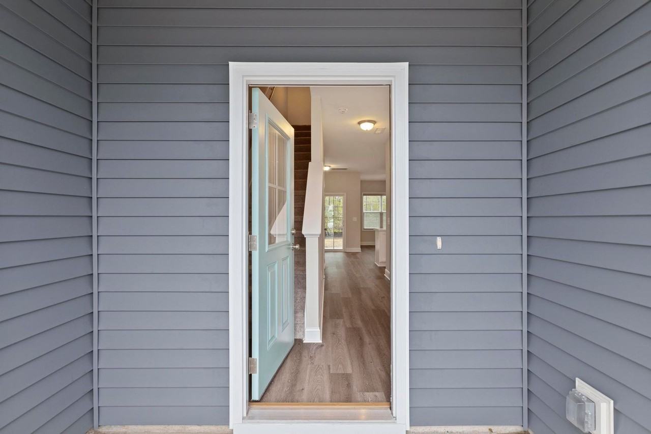 341 S Stingray Ln - Photo 2 of 22