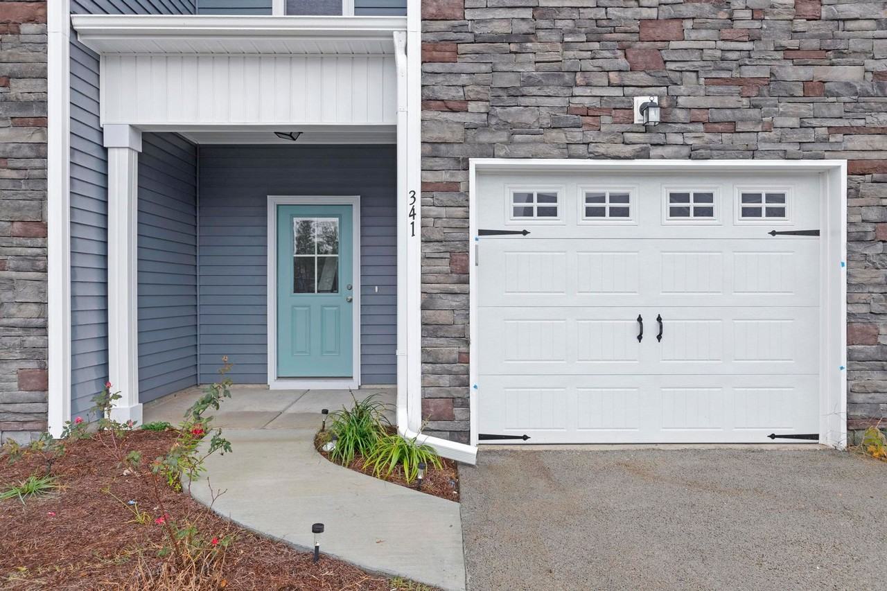 341 S Stingray Ln - Photo 3 of 22