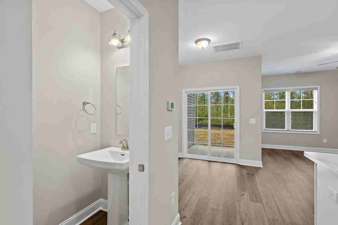 341 S Stingray Ln - Photo 4 of 22