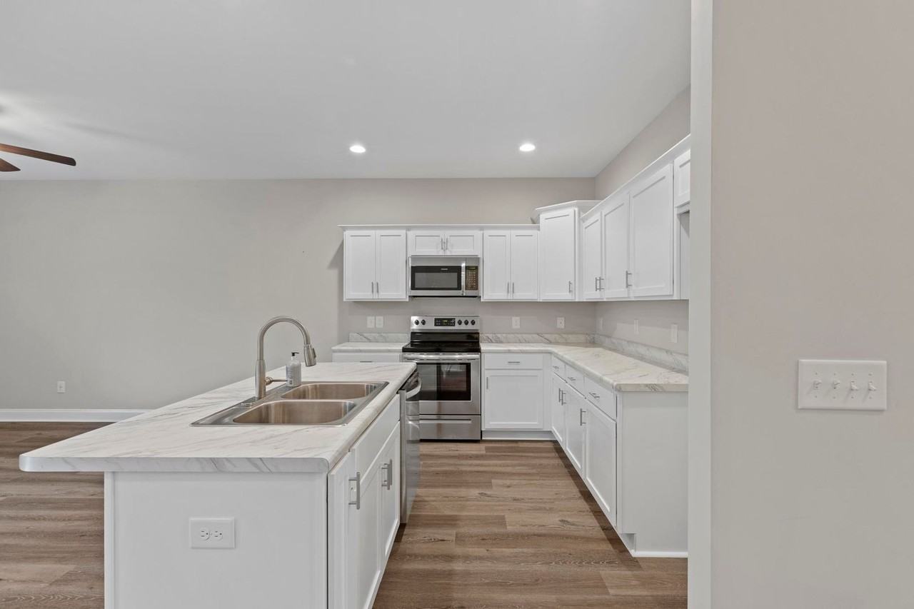 341 S Stingray Ln - Photo 5 of 22