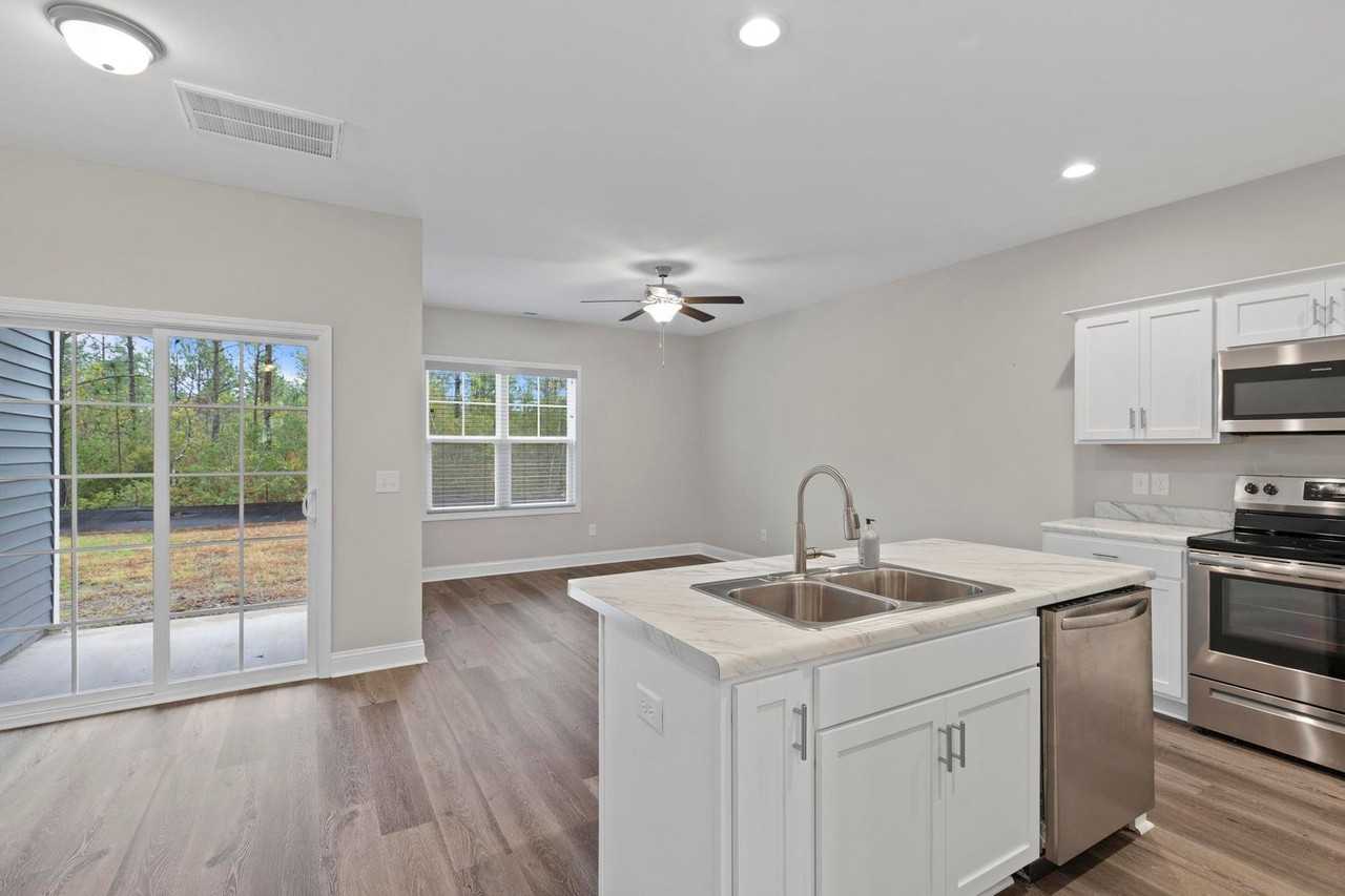 341 S Stingray Ln - Photo 6 of 22