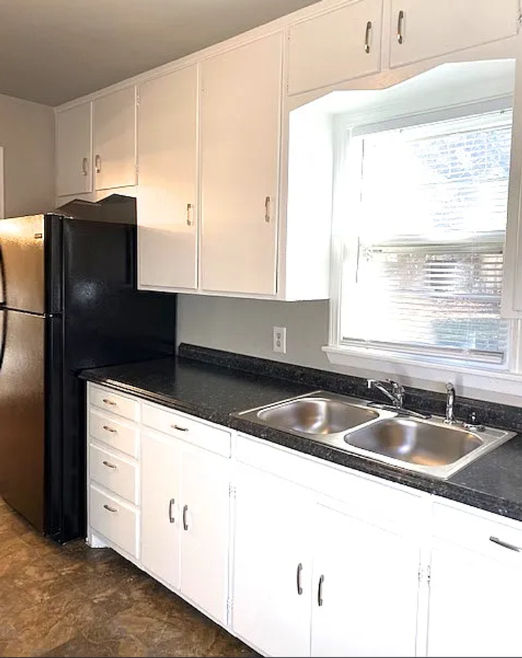 1702 W Britton Rd - Photo 2 of 5