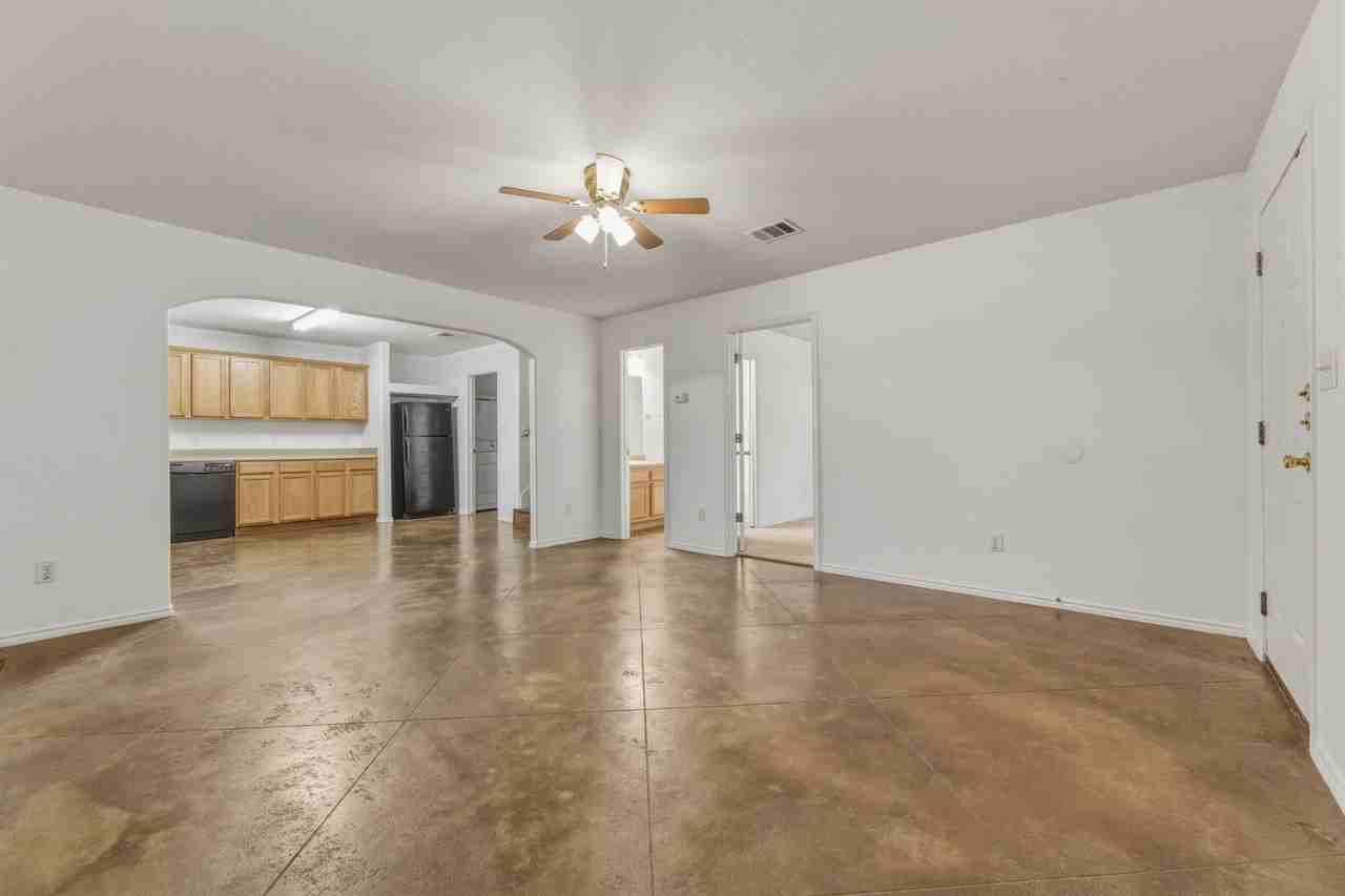 2405 E 9th St #A - Photo 4 of 28