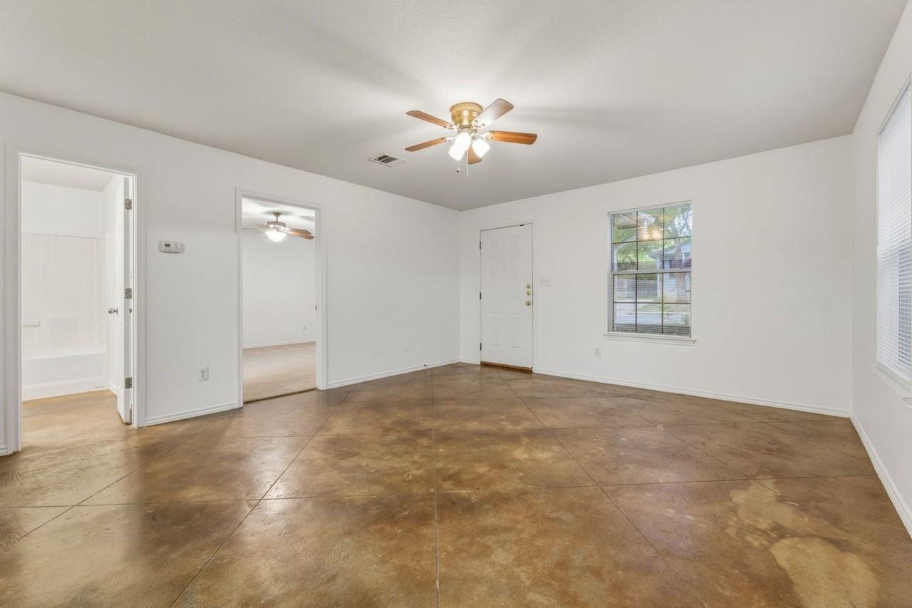 2405 E 9th St #A - Photo 5 of 28