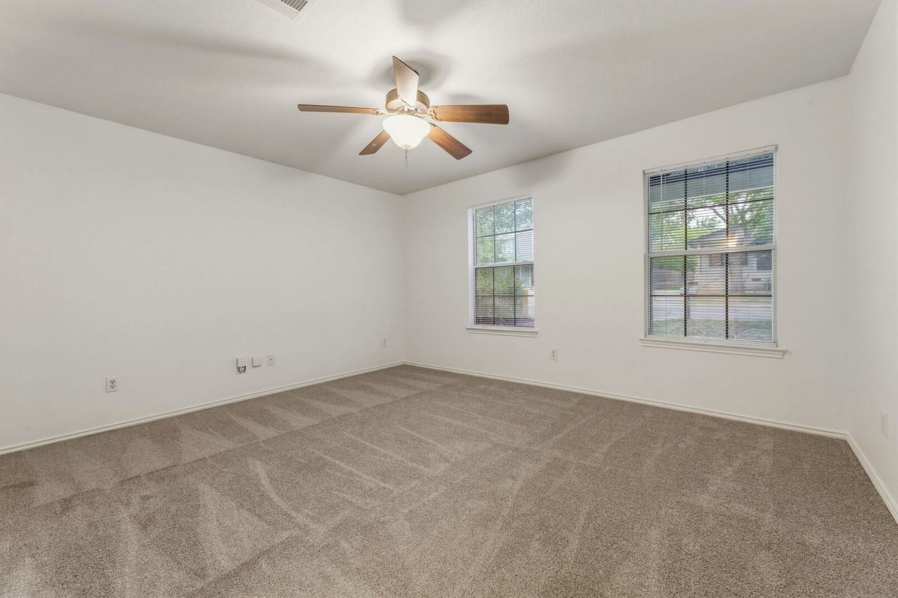 2405 E 9th St #A - Photo 7 of 28