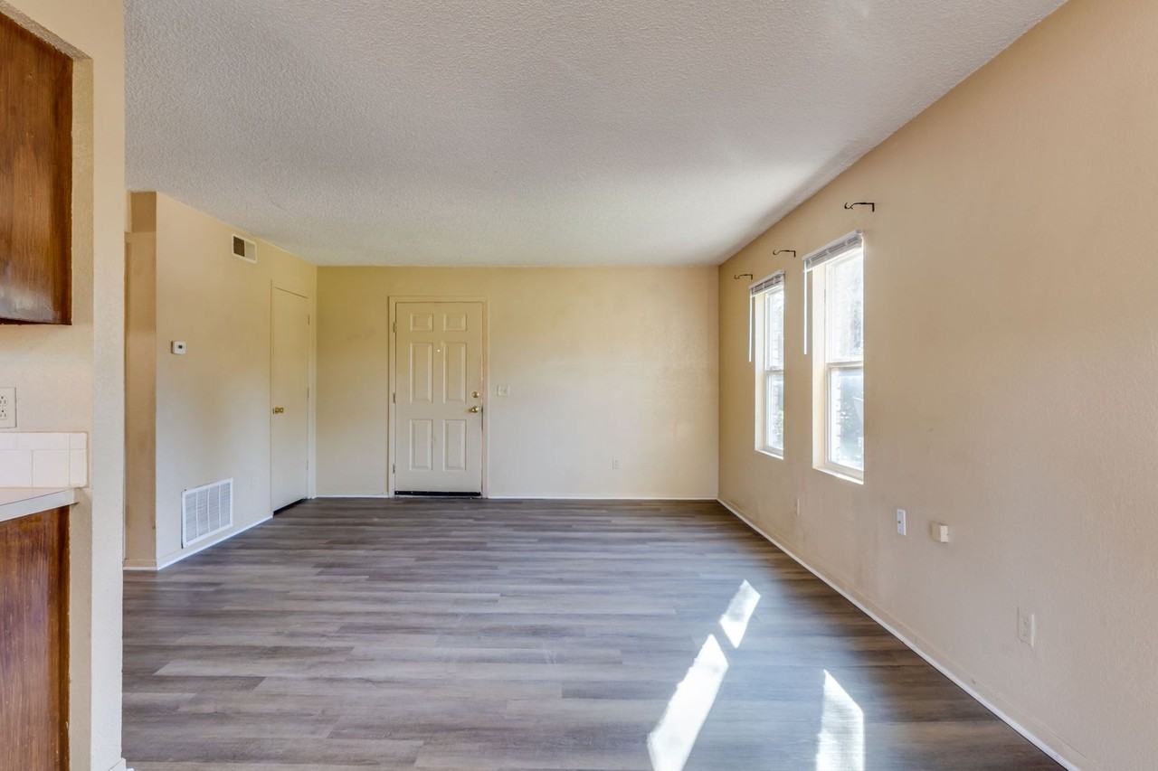 4341 S Handley St - Photo 4 of 11