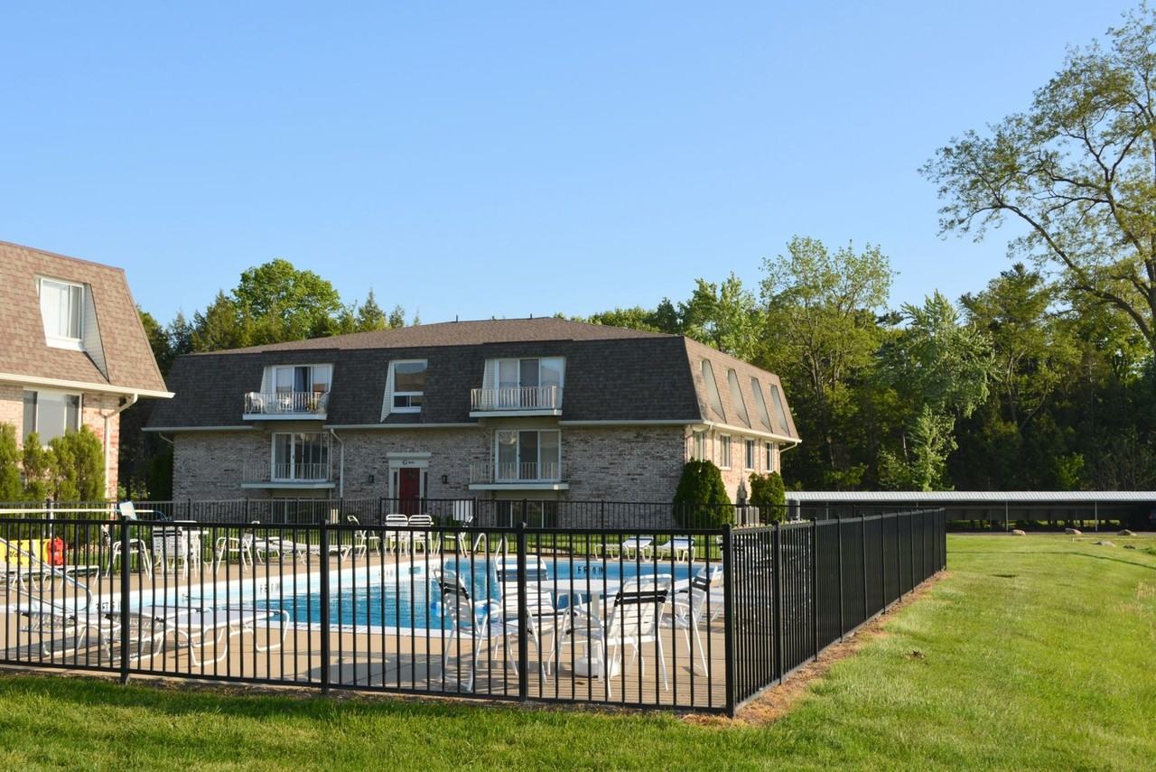 3622 Lakeshore Dr Apt G6 - Photo 2 of 13