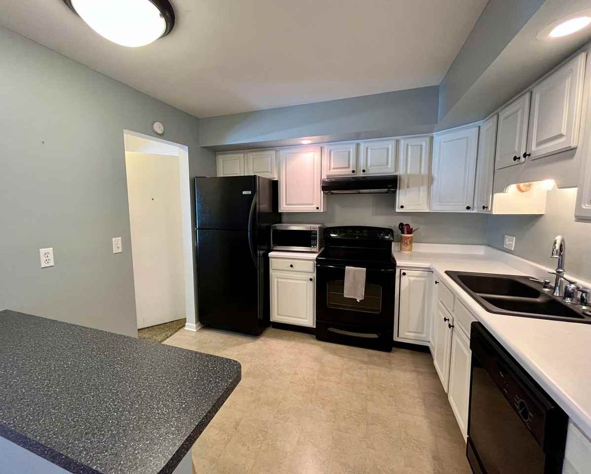 3622 Lakeshore Dr Apt G6 - Photo 6 of 13