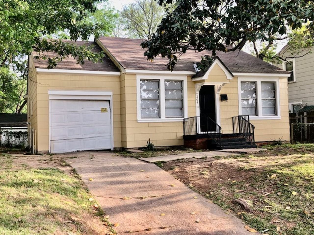 204 Boulevard St - Photo 2 of 14