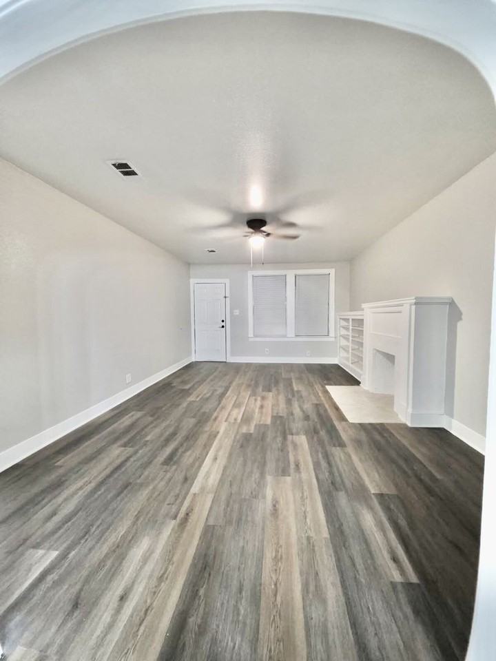 204 Boulevard St - Photo 3 of 14