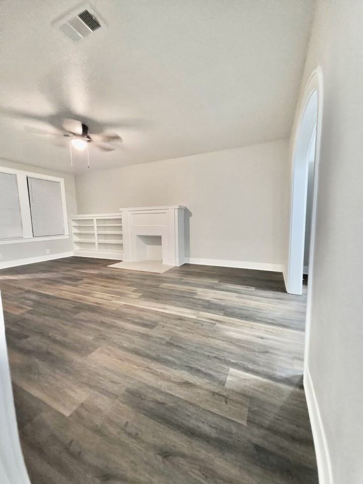 204 Boulevard St - Photo 4 of 14