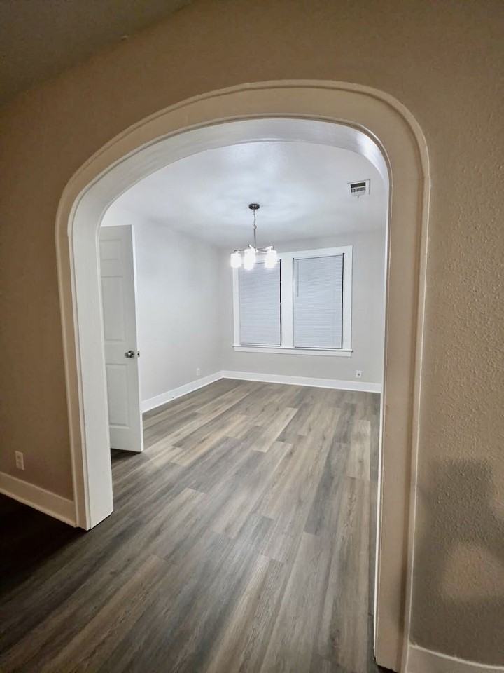 204 Boulevard St - Photo 5 of 14