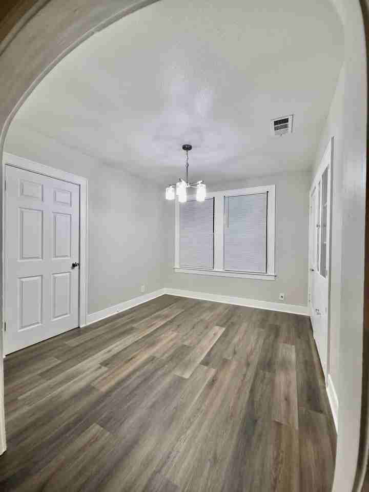 204 Boulevard St - Photo 6 of 14