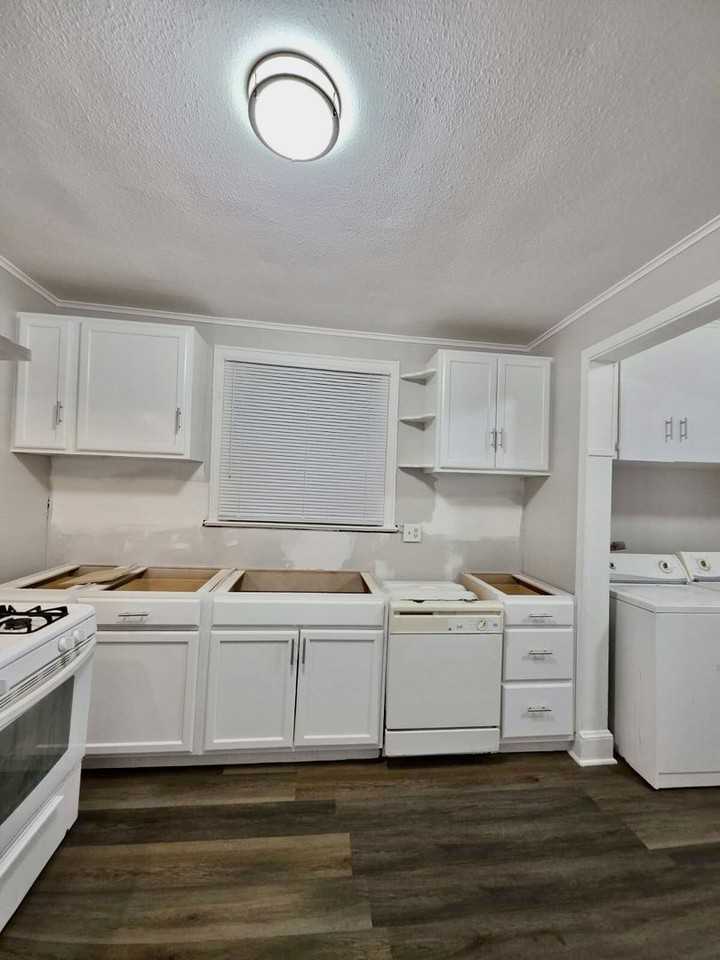 204 Boulevard St - Photo 7 of 14