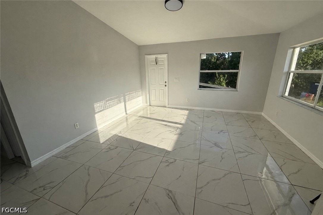 953 Eisenhower Blvd - Photo 2 of 9