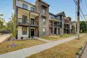 featured image of 304 S Hampton Ave