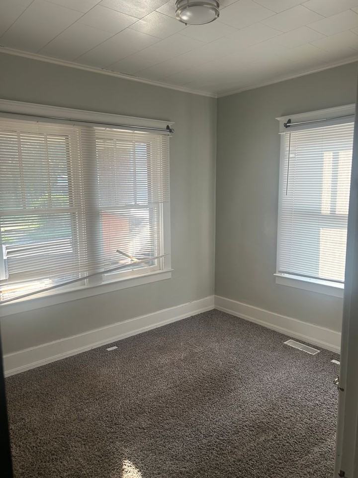 509 Bloom St - Photo 3 of 9