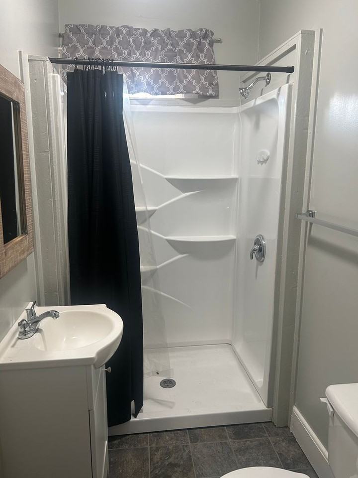 509 Bloom St - Photo 4 of 9