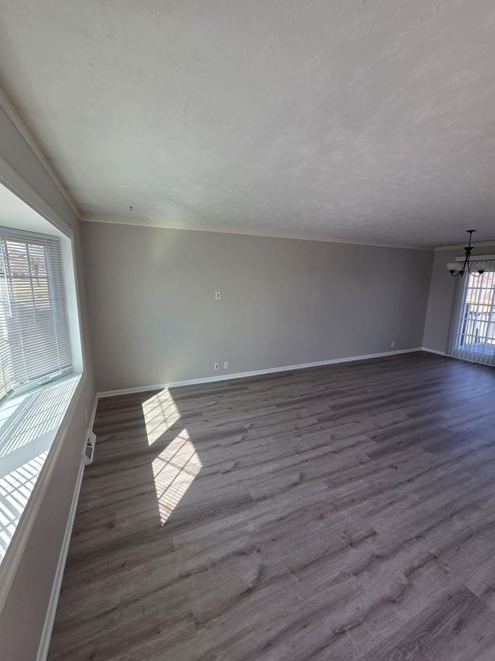 9342 Corby St - Photo 2 of 18