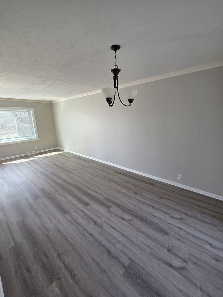 9342 Corby St - Photo 3 of 18