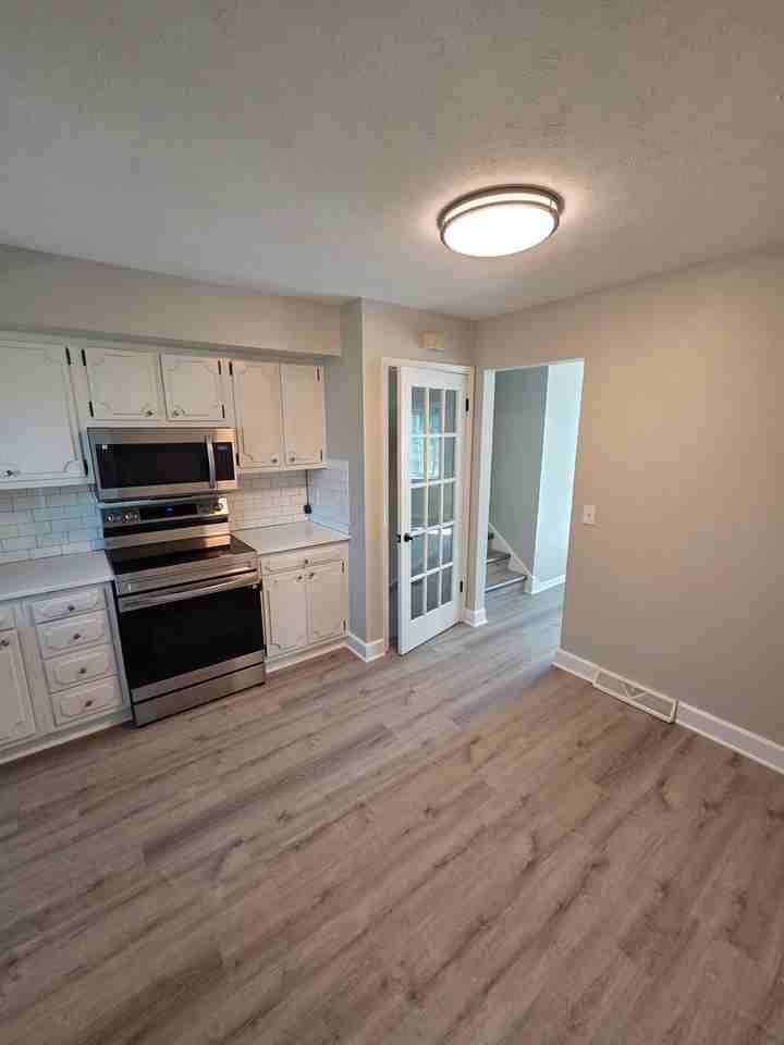 9342 Corby St - Photo 5 of 18