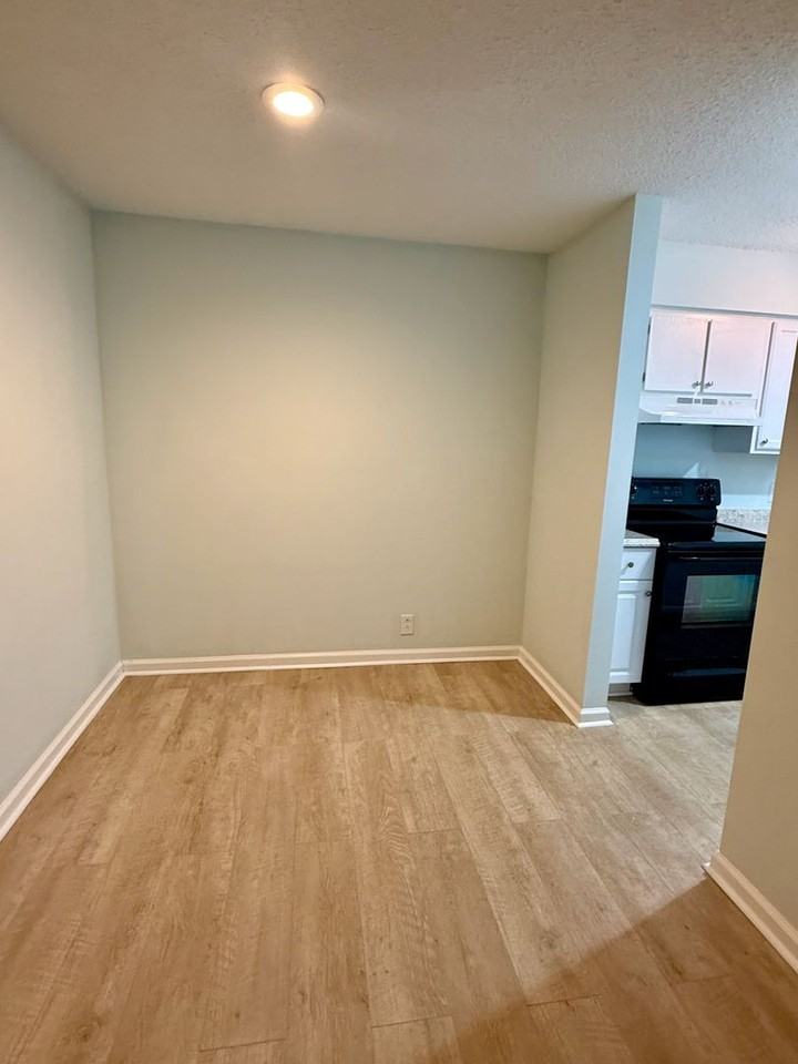 30 Mathews Dr #306 - Photo 2 of 13