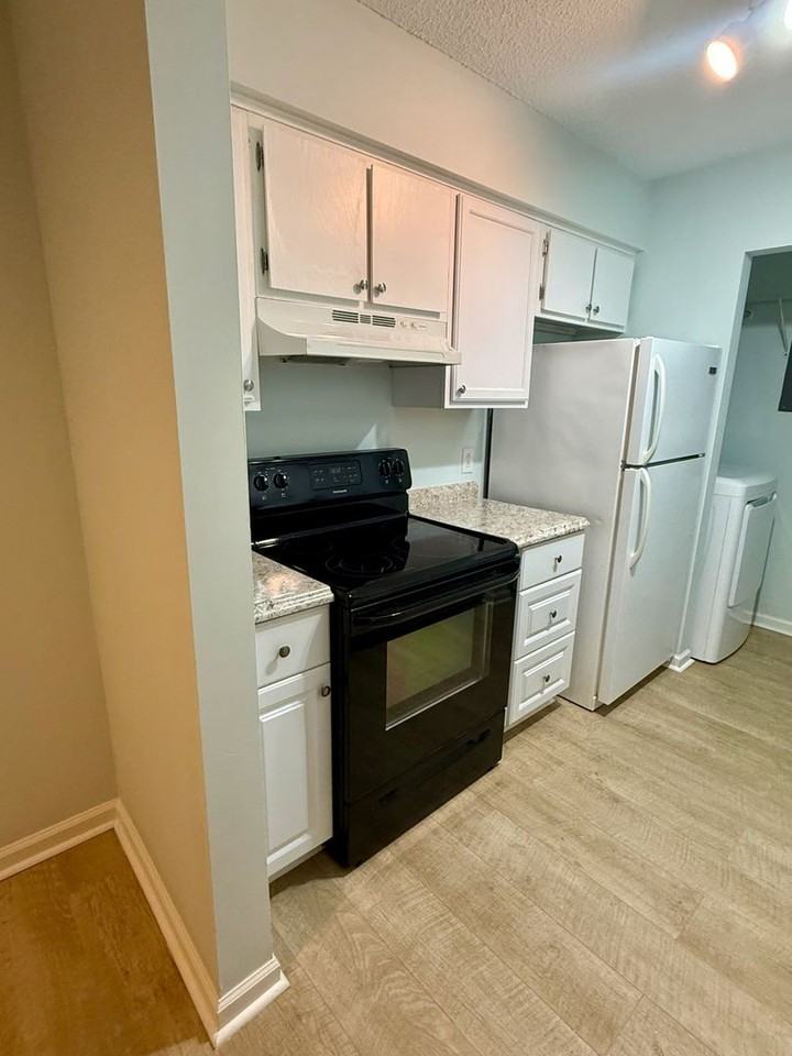 30 Mathews Dr #306 - Photo 3 of 13