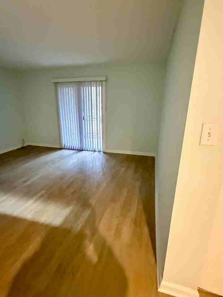 30 Mathews Dr #306 - Photo 5 of 13